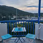 Apartament Aiolis *